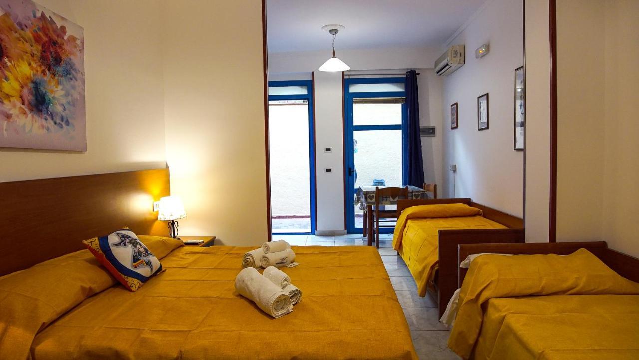 Baia Di Naxos Aparthotel Giardini Naxos Luaran gambar