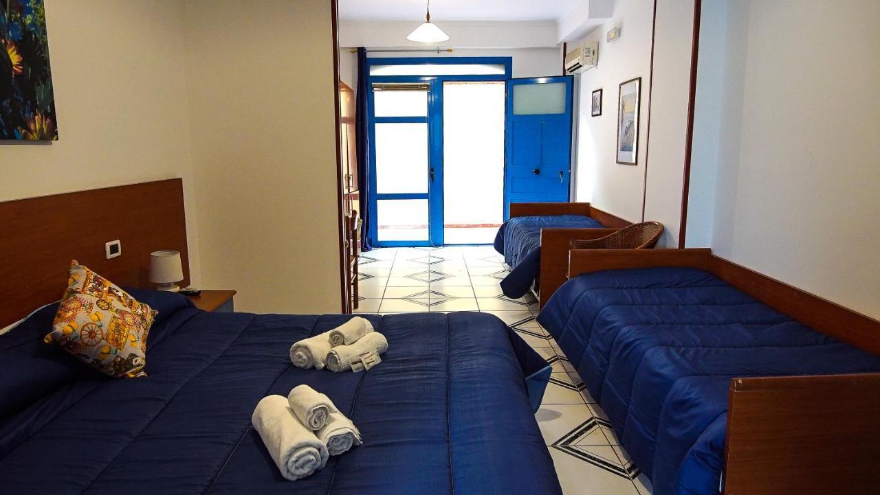 Baia Di Naxos Aparthotel Giardini Naxos Luaran gambar