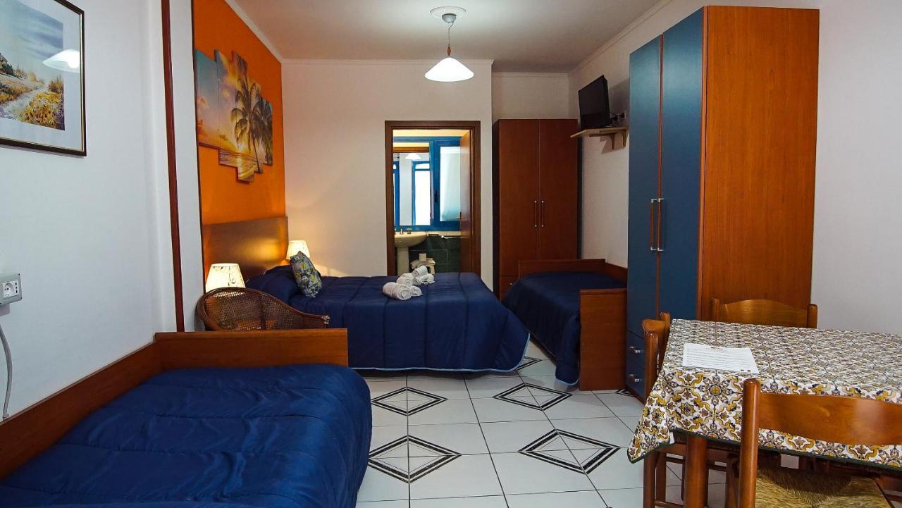Baia Di Naxos Aparthotel Giardini Naxos Luaran gambar