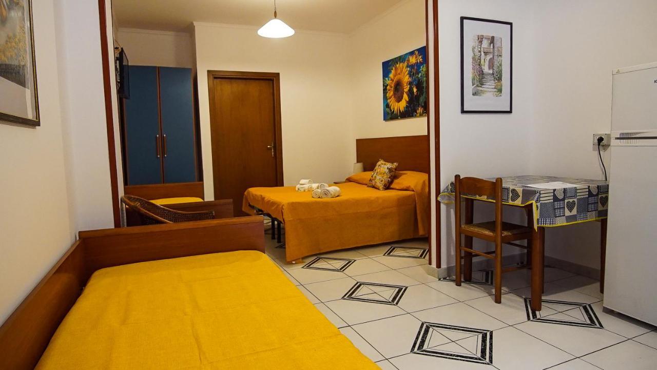 Baia Di Naxos Aparthotel Giardini Naxos Luaran gambar