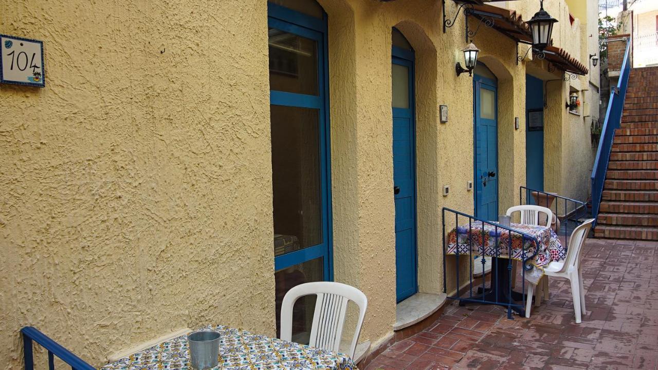 Baia Di Naxos Aparthotel Giardini Naxos Luaran gambar